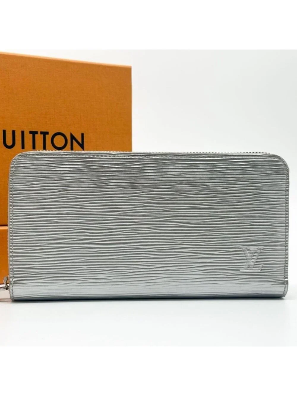 Louis Vuitton Limited Zippy Wallet Epi Round Leather
